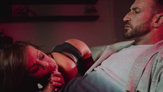 Попытки отвлечь минетом от футбола