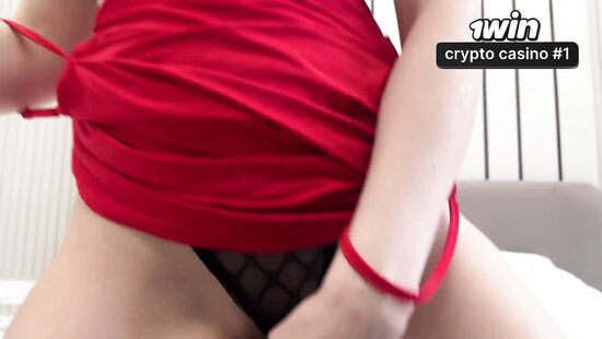 Хочешь знать, что под платьем?