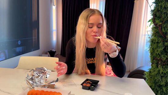 Схавала суши? Схавай и член!